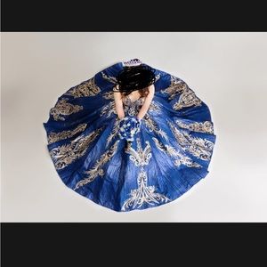 Quince dress like brand new its navy blue and gold orginal price 1,500 size 6-8